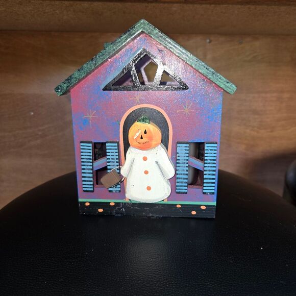Charming Holiday House with Snowman Decor - Picture 3 of 6